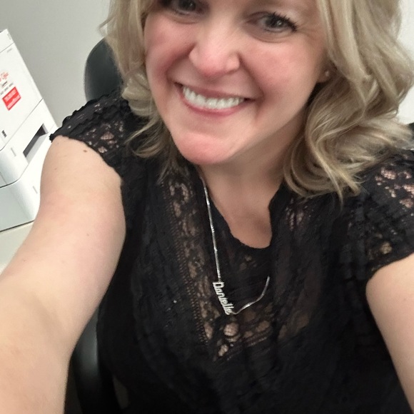 Meet your Posher, Danielle - Picture 4 of 8